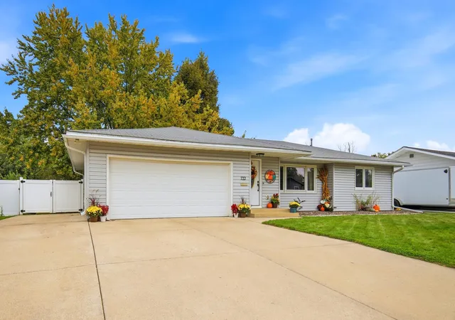 Photo 1 of Single family home for sale at 722 14th Street NE, Owatonna, MN 55060 | MLS# 7153175 | Listing updated on 2026-10-01