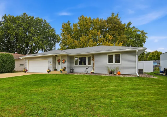 Photo 2 of Single family home for sale at 722 14th Street NE, Owatonna, MN 55060 | MLS# 7153175 | Listing updated on 2026-10-01
