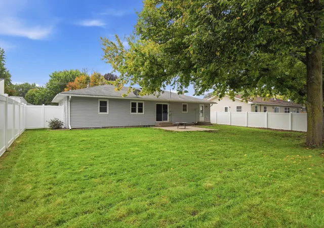 Photo 3 of Single family home for sale at 722 14th Street NE, Owatonna, MN 55060 | MLS# 7153175 | Listing updated on 2026-10-01
