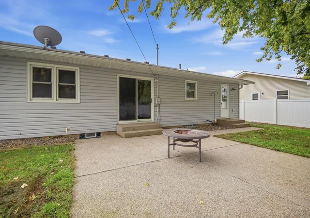 Photo 4 of Single family home for sale at 722 14th Street NE, Owatonna, MN 55060 | MLS# 7153175 | Listing updated on 2026-10-01