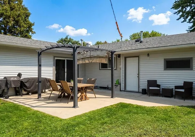 Photo 2 of Single family home for sale at 4247 Sandstone Dr, Saint Paul, MN 55122 | MLS# 7153191 | Listing updated on 2026-10-06