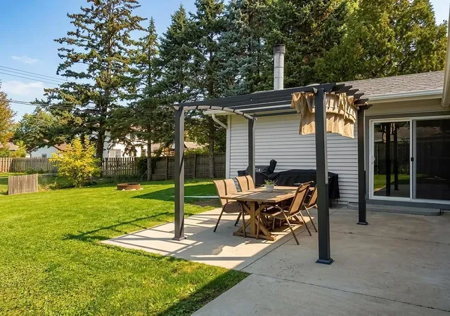 Photo 3 of Single family home for sale at 4247 Sandstone Dr, Saint Paul, MN 55122 | MLS# 7153191 | Listing updated on 2026-10-06