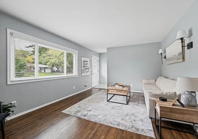 Photo 4 of Single family home for sale at 4247 Sandstone Dr, Saint Paul, MN 55122 | MLS# 7153191 | Listing updated on 2026-10-06