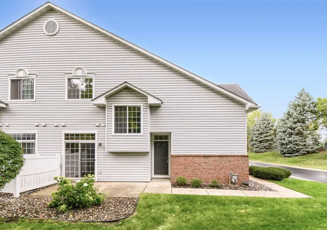 Photo 2 of Single family home for sale at 3710 Vermilion Ct S, Saint Paul, MN 55122 | MLS# 7153211 | Listing updated on 2026-10-02