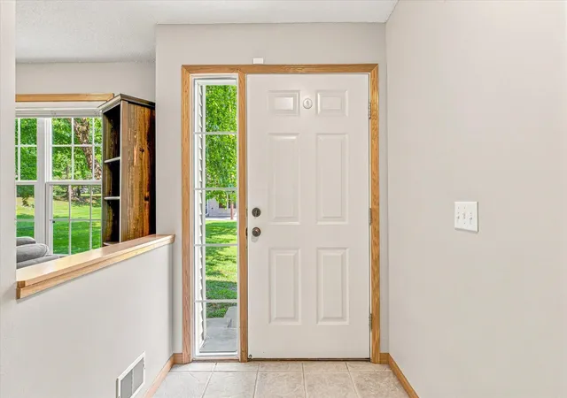Photo 4 of Single family home for sale at 2442 Autumn Ridge Ct, Chanhassen, MN 55317 | MLS# 7153213 | Listing updated on 2026-10-03