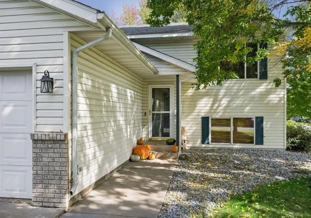 Photo 4 of Single family home for sale at 100 13th Avenue N, Cold Spring, MN 56320 | MLS# 7153218 | Listing updated on 2026-10-02