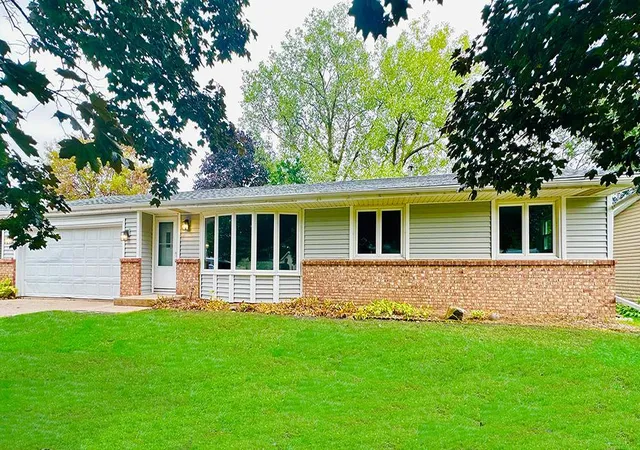 Single family home for sale at 1864 Carol Ln, Saint Paul, MN 55118 | MLS# 7153231