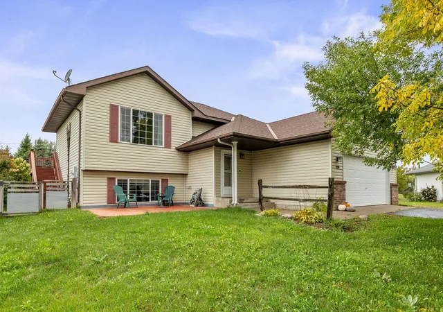 Single family home for sale at 109 Homestead Cir, Buffalo, MN 55313 | MLS# 7153247