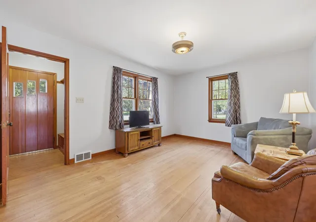 Photo 2 of Single family home for sale at 800 Broadway Ave S, Sauk Rapids, MN 56379 | MLS# 7153249 | Listing updated on 2026-10-23
