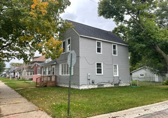 Photo 3 of Sale Pending at 1011 Nw 1st Avenue, Austin, MN 55912 | MLS# 7153250 | Listing updated on 2026-10-07