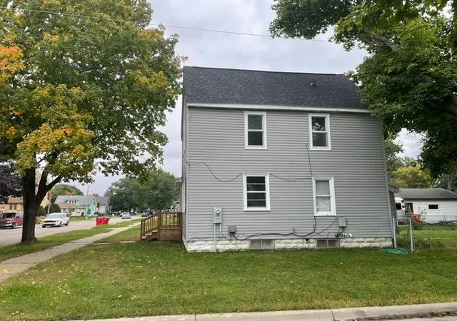 Photo 3 of Sale Pending at 1011 NW 1st Avenue, Austin, MN 55912 | MLS# 7153250 | Listing updated on 2026-10-07