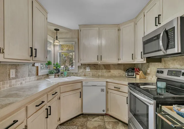 Photo 3 of Single family home for sale at 1051 25th Avenue N, Saint Cloud, MN 56303 | MLS# 7153254 | Listing updated on 2026-10-18