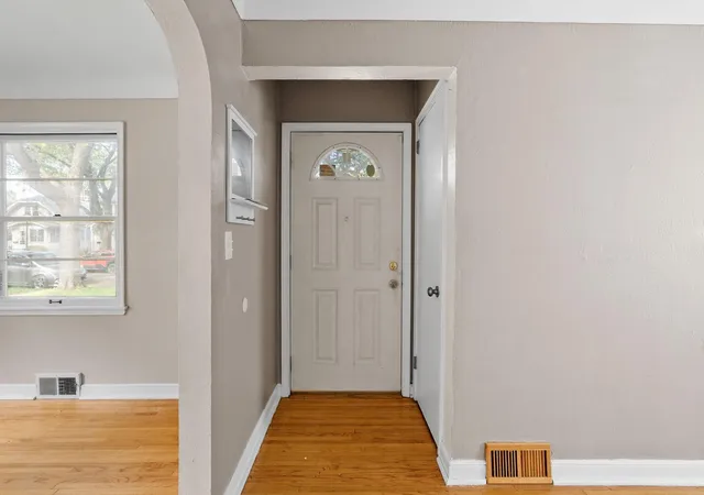 Photo 3 of Single family home for sale at 906 Sherwood Ave, Saint Paul, MN 55106 | MLS# 7153267 | Listing updated on 2026-10-16
