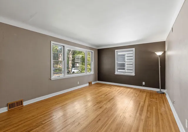Photo 4 of Single family home for sale at 906 Sherwood Ave, Saint Paul, MN 55106 | MLS# 7153267 | Listing updated on 2026-10-16
