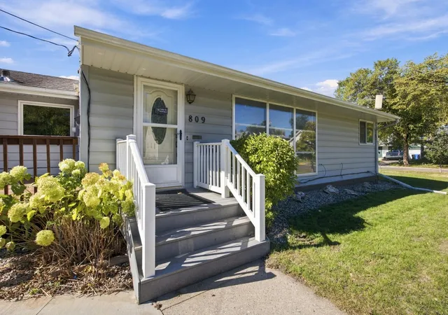 Photo 1 of Single family home for sale at 809 16th Street S, Fargo, ND 58103 | MLS# 7153269 | Listing updated on 2026-10-06