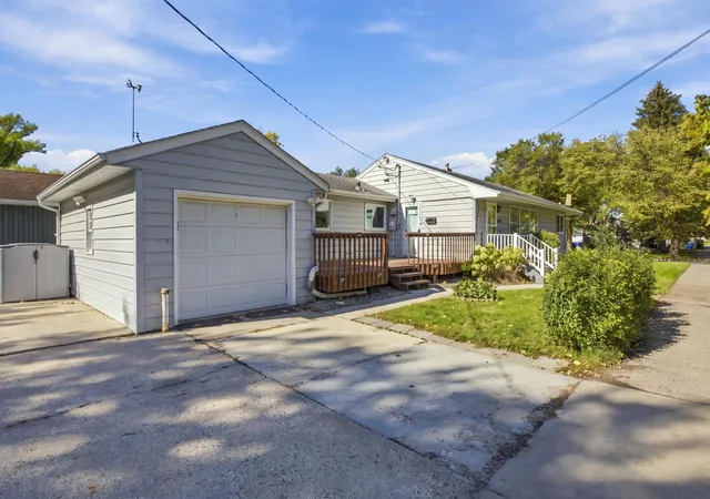 Photo 3 of Single family home for sale at 809 16th Street S, Fargo, ND 58103 | MLS# 7153269 | Listing updated on 2026-10-06