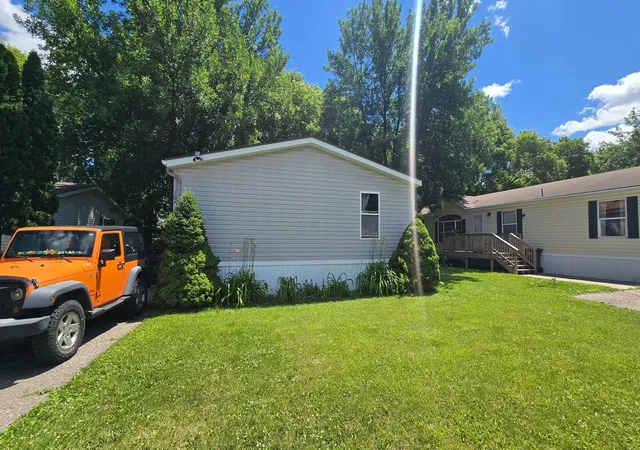 Photo 1 of Single family home for sale at 107 Hilton Ct, Mankato, MN 56001 | MLS# 7153278 | Listing updated on 2026-10-02