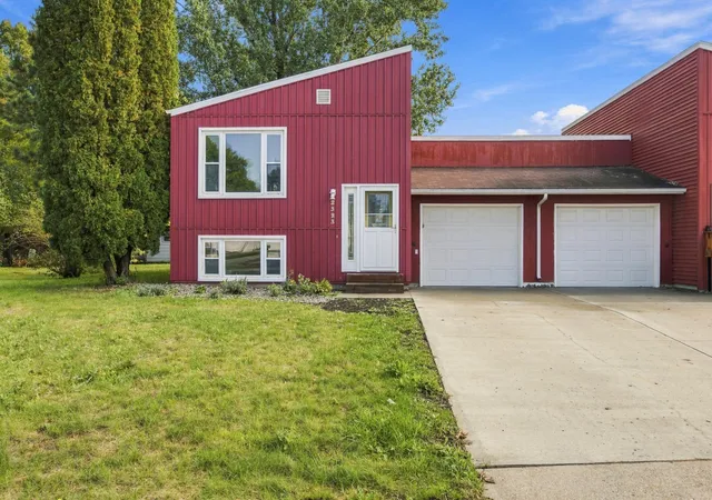 Photo 1 of Townhouse for sale at 2323 Sundance Cir S, Fargo, ND 58103 | MLS# 7153287 | Listing updated on 2026-10-03