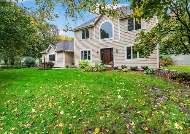 Photo 3 of Single family home for sale at 3402 Fairfax Ln, Saint Paul, MN 55129 | MLS# 7153305 | Listing updated on 2026-10-05