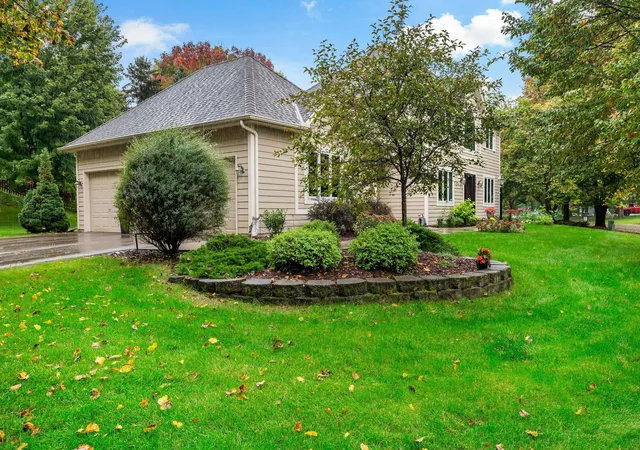 Photo 4 of Single family home for sale at 3402 Fairfax Ln, Saint Paul, MN 55129 | MLS# 7153305 | Listing updated on 2026-10-05