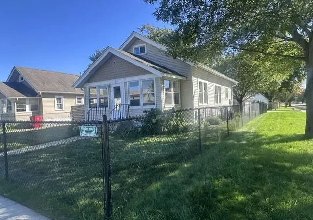 Single family home for sale at 911 3rd Avenue NW, Austin, MN 55912 | MLS# 7153315