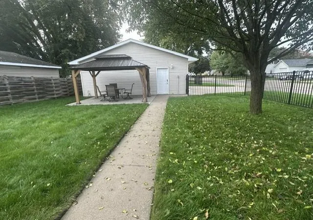 Photo 2 of Single family home for sale at 911 3rd Avenue Nw, Austin, MN 55912 | MLS# 7153315 | Listing updated on 2026-10-07