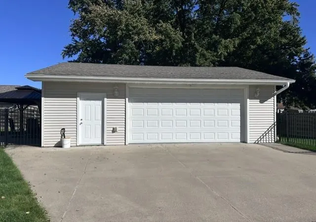 Photo 1 of Single family home for sale at 911 3rd Avenue NW, Austin, MN 55912 | MLS# 7153315 | Listing updated on 2026-10-08