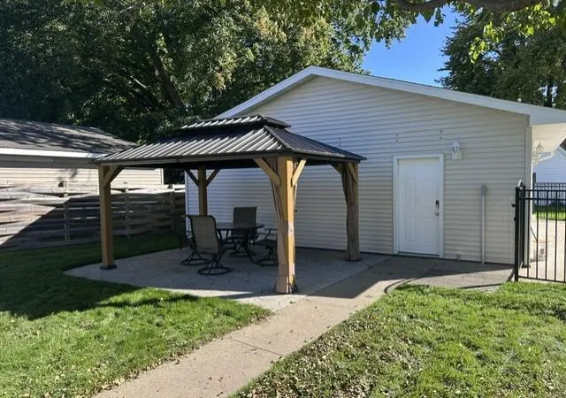 Photo 2 of Single family home for sale at 911 3rd Avenue NW, Austin, MN 55912 | MLS# 7153315 | Listing updated on 2026-10-08