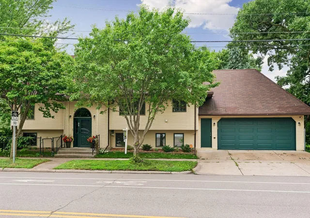 Photo 2 of Single family home for sale at 707 Hamline Ave S, Saint Paul, MN 55116 | MLS# 7153321 | Listing updated on 2026-10-20