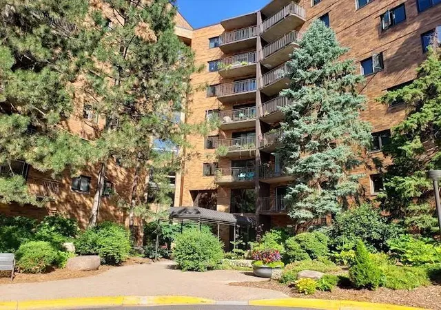 Photo 3 of Condo for sale at 210 W Grant St #615, Minneapolis, MN 55403 | MLS# 7153361 | Listing updated on 2026-10-03