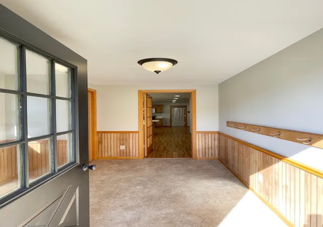 Photo 4 of Single family home for sale at 404 E Cottonwood St, Springfield, MN 56087 | MLS# 7153375 | Listing updated on 2026-10-07