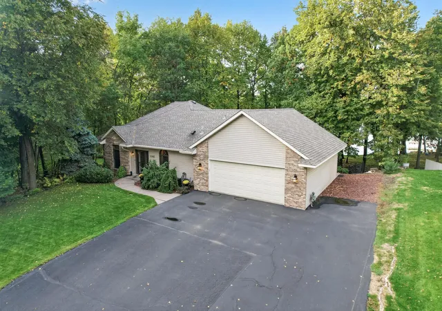 Photo 48 of Single family home for sale at 11140 Lake Pointe Dr, Chisago City, MN 55013 | MLS# 7153377 | Listing updated on 2026-10-03