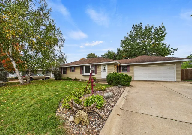 Photo 2 of Single family home for sale at 8831 Greenway Ave S, Cottage Grove, MN 55016 | MLS# 7153389 | Listing updated on 2026-10-07