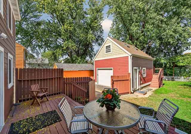 Photo 4 of Single family home for sale at 915 9 1/2 St SE, Rochester, MN 55904 | MLS# 7153392 | Listing updated on 2026-10-08