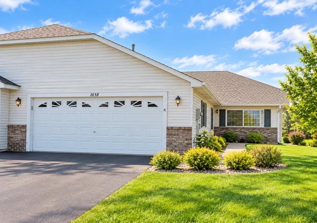 Photo 1 of Single family home for sale at 7658 Newbury Rd, Saint Paul, MN 55125 | MLS# 7153398 | Listing updated on 2026-10-29