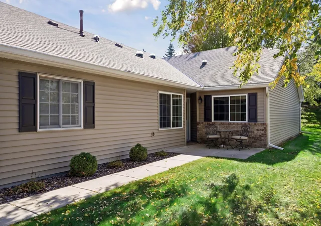 Photo 2 of Single family home for sale at 7658 Newbury Rd, Saint Paul, MN 55125 | MLS# 7153398 | Listing updated on 2026-10-19