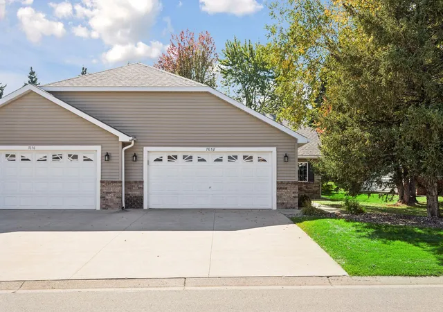 Photo 3 of Single family home for sale at 7658 Newbury Rd, Saint Paul, MN 55125 | MLS# 7153398 | Listing updated on 2026-10-19