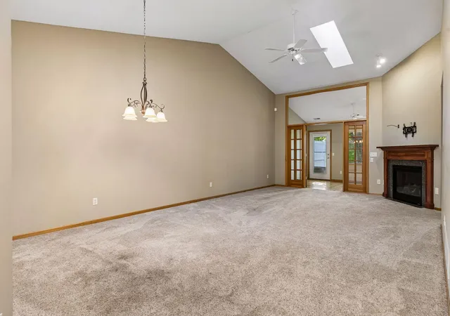 Photo 4 of Single family home for sale at 7658 Newbury Rd, Saint Paul, MN 55125 | MLS# 7153398 | Listing updated on 2026-10-10