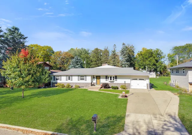 Single family home for sale at 207 E Hollett St, Tracy, MN 56175 | MLS# 7153405