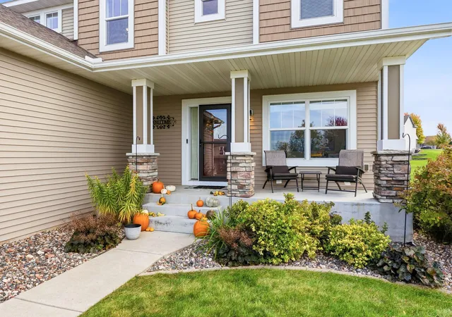 Photo 3 of Single family home for sale at 1306 Bellavista Dr, Buffalo, MN 55313 | MLS# 7153418 | Listing updated on 2026-10-08