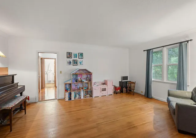 Photo 2 of Single family home for sale at 1464 Victoria St N, Saint Paul, MN 55117 | MLS# 7153431 | Listing updated on 2026-10-23