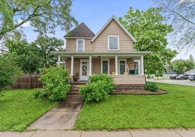 Photo 1 of Single family home for sale at 321 1st Avenue Se, Pine Island, MN 55963 | MLS# 7153438 | Listing updated on 2026-10-07