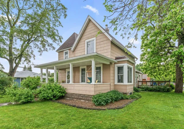 Photo 2 of Single family home for sale at 321 1st Avenue Se, Pine Island, MN 55963 | MLS# 7153438 | Listing updated on 2026-10-07
