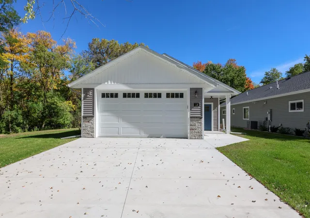 Photo 2 of Single family home for sale at 116 N Quincy St, Alexandria, MN 56308 | MLS# 7153441 | Listing updated on 2026-10-02