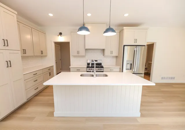 Photo 4 of Single family home for sale at 116 N Quincy St, Alexandria, MN 56308 | MLS# 7153441 | Listing updated on 2026-10-02