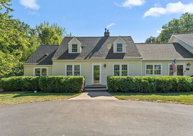 Photo 3 of Single family home for sale at 25745 Wild Rose Ln, Excelsior, MN 55331 | MLS# 7153461 | Listing updated on 2026-10-02
