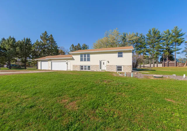 Photo 3 of Single family home for sale at 10991 Fox Ave, Northfield, MN 55057 | MLS# 7153473 | Listing updated on 2026-10-23