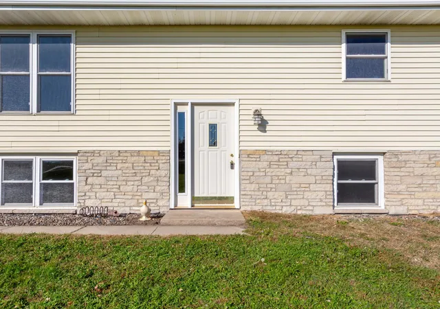 Photo 4 of Single family home for sale at 10991 Fox Ave, Northfield, MN 55057 | MLS# 7153473 | Listing updated on 2026-10-23