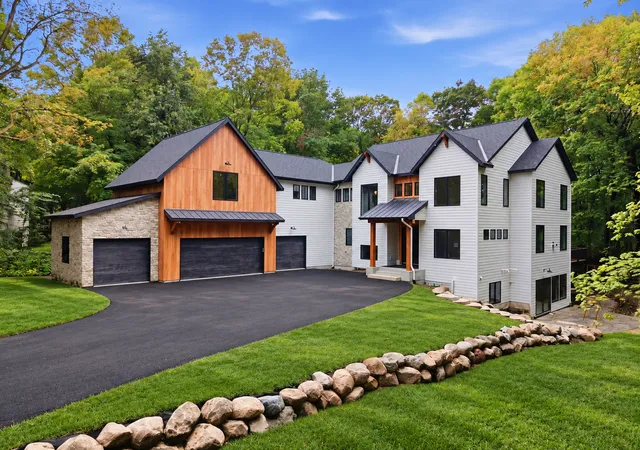 Photo 2 of Mansion for sale at 1426 Holdridge Cir, Wayzata, MN 55391 | MLS# 7153491 | Listing updated on 2026-10-22