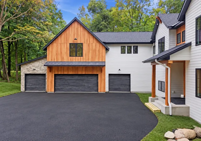 Photo 3 of Mansion for sale at 1426 Holdridge Cir, Wayzata, MN 55391 | MLS# 7153491 | Listing updated on 2026-10-22